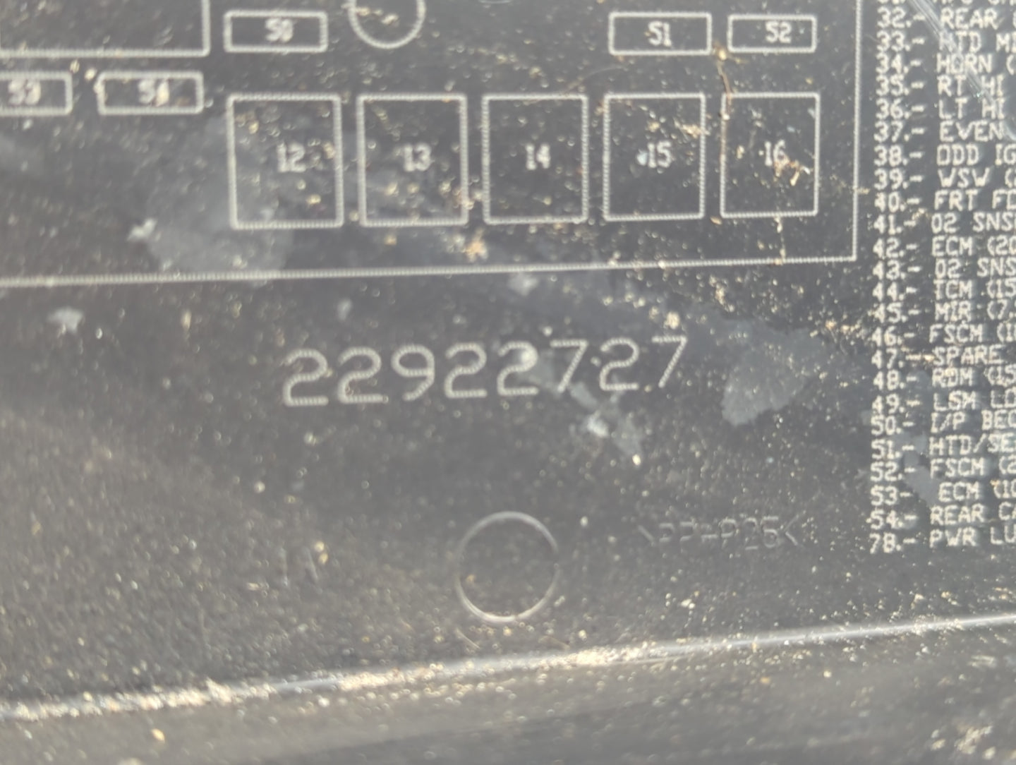 2016-2017 Chevrolet Equinox Fusebox Fuse Box Panel Relay Module P/N:22922727 Fits Fits 2016 2017 OEM Used Auto Parts - Oemus