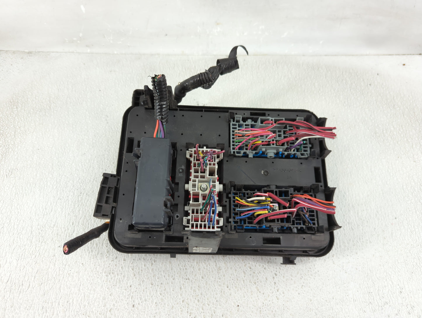 2016-2017 Chevrolet Equinox Fusebox Fuse Box Panel Relay Module P/N:23404556 Fits Fits 2016 2017 OEM Used Auto Parts - Oemus
