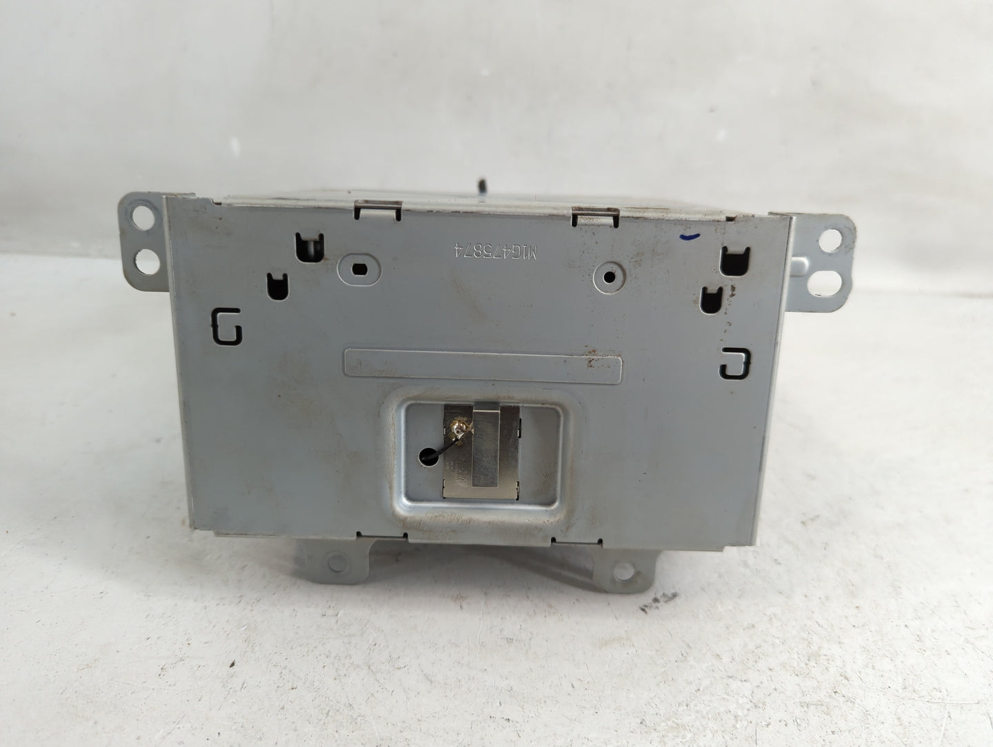 2016-2017 Chevrolet Equinox Radio AM FM Cd Player Receiver Replacement P/N:84064074 Fits Fits 2016 2017 OEM Used Auto Parts 