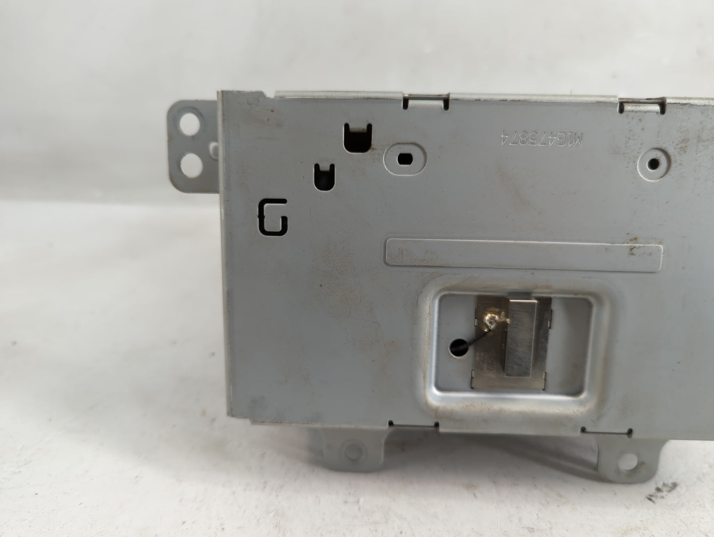 2016-2017 Chevrolet Equinox Radio AM FM Cd Player Receiver Replacement P/N:84064074 Fits Fits 2016 2017 OEM Used Auto Parts 