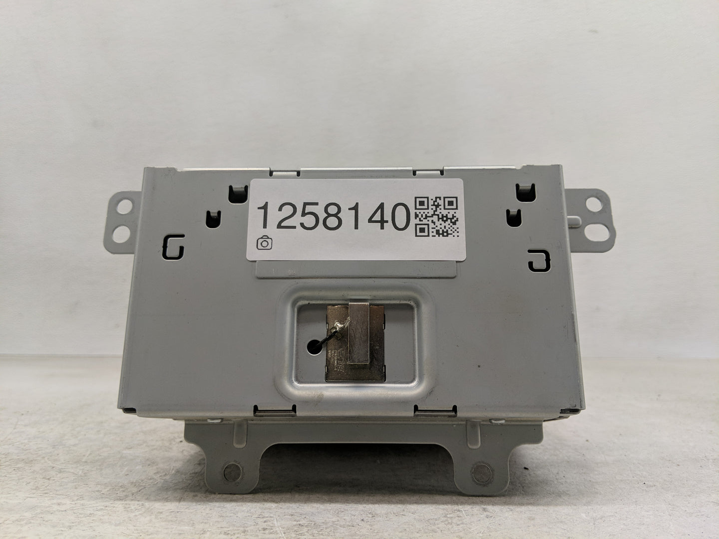 2016-2017 Chevrolet Equinox Radio AM FM Cd Player Receiver Replacement P/N:84064074 Fits Fits 2016 2017 OEM Used Auto Parts 