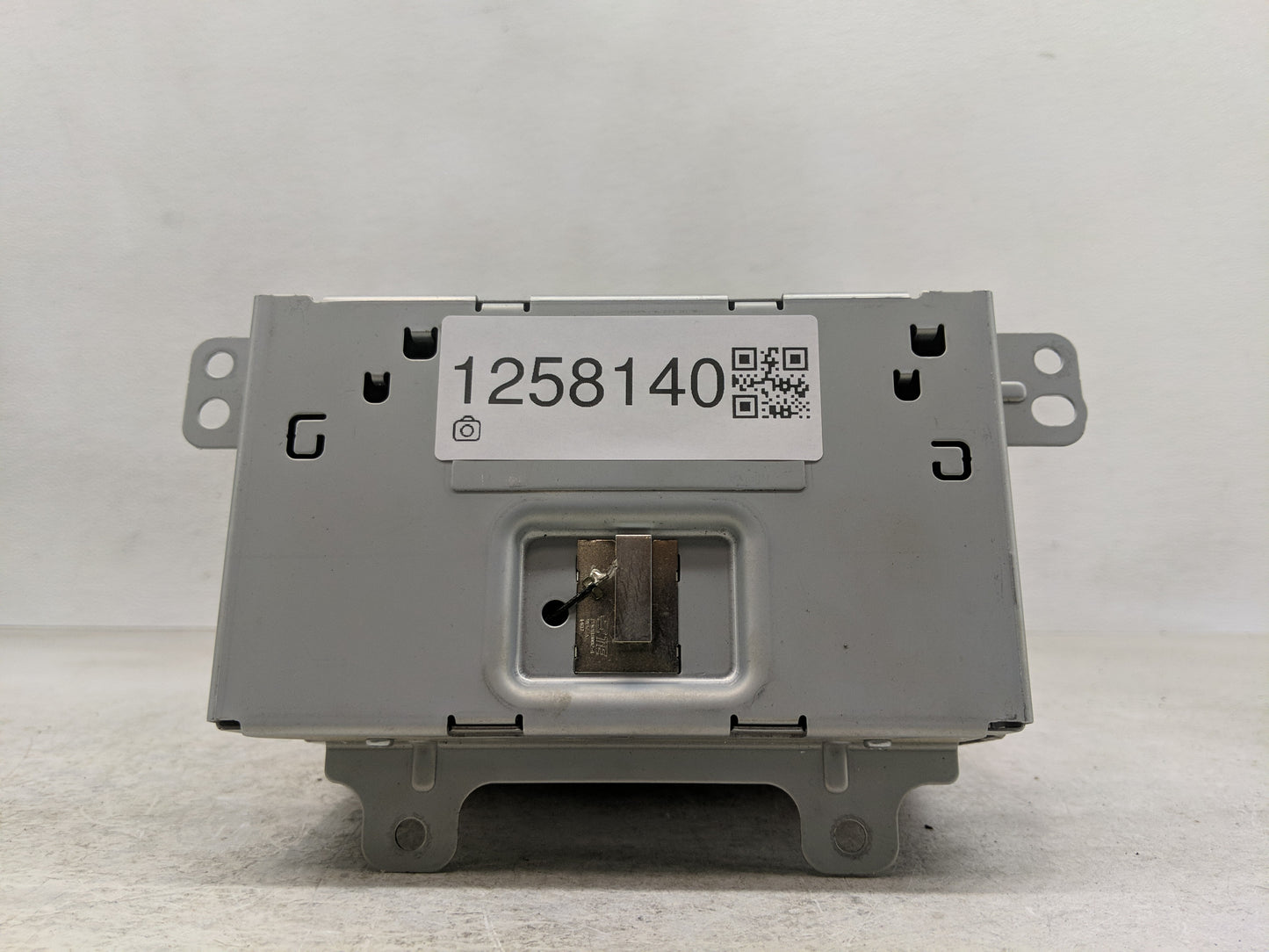 2016-2017 Chevrolet Equinox Radio AM FM Cd Player Receiver Replacement P/N:84064074 Fits Fits 2016 2017 OEM Used Auto Parts 