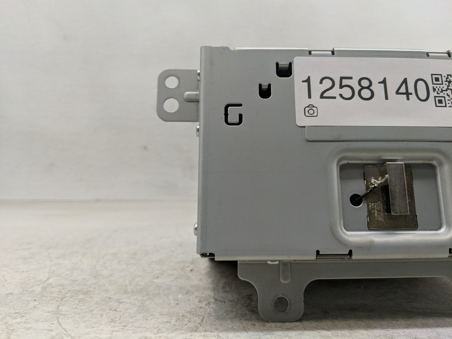 2016-2017 Chevrolet Equinox Radio AM FM Cd Player Receiver Replacement P/N:84064074 Fits Fits 2016 2017 OEM Used Auto Parts 