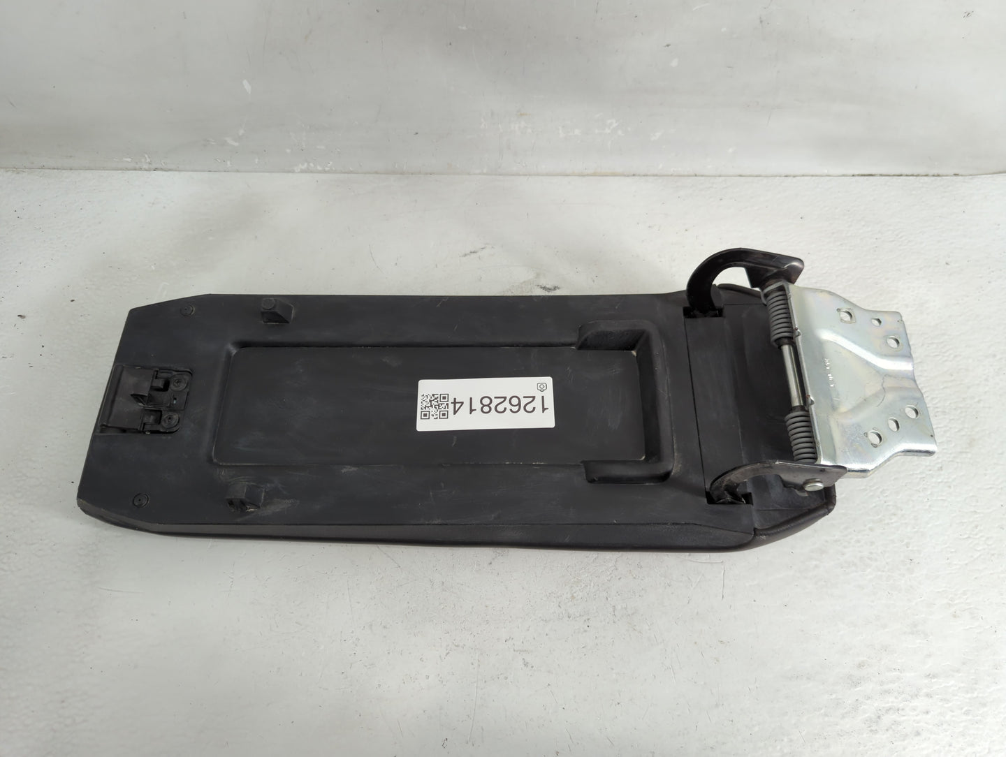 2017 Chevrolet Equinox Center Console Armrest Cover Lid Fits OEM Used Auto Parts - Oemusedautoparts1.com
