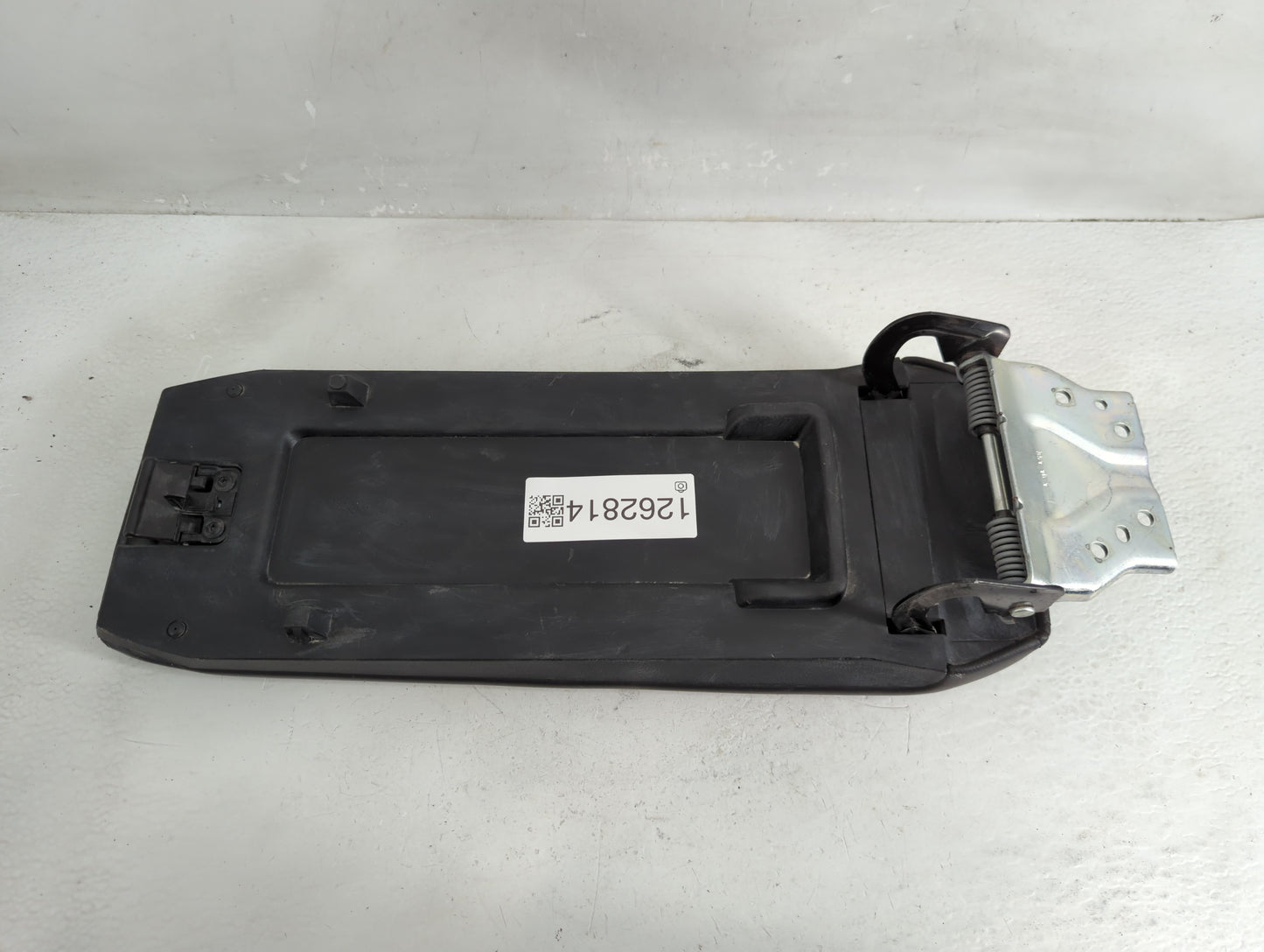2017 Chevrolet Equinox Center Console Armrest Cover Lid Fits OEM Used Auto Parts - Oemusedautoparts1.com