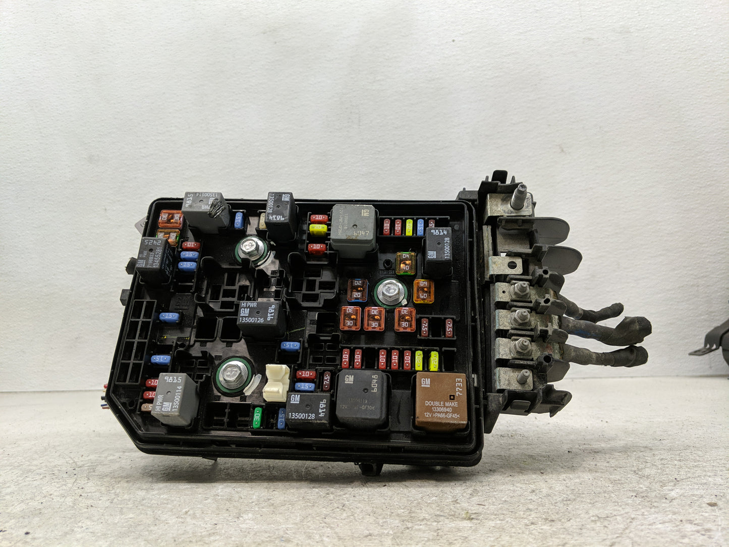 2016-2017 Chevrolet Equinox Fusebox Fuse Box Panel Relay Module P/N:23246682 Fits Fits 2016 2017 OEM Used Auto Parts - Oemus