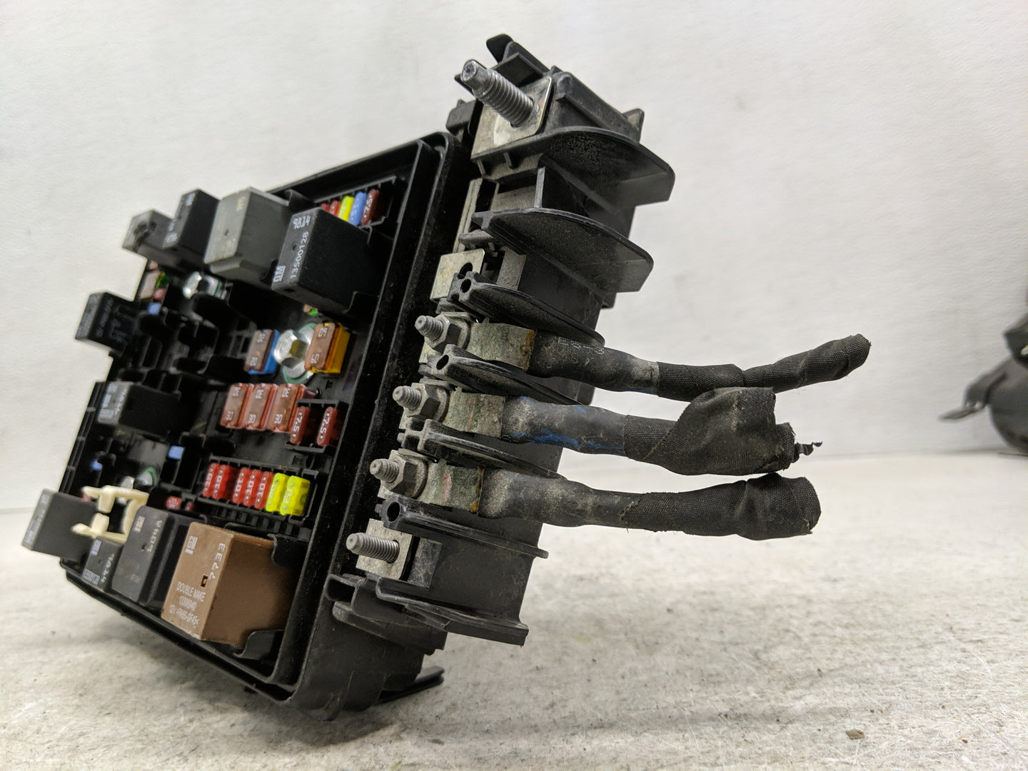 2016-2017 Chevrolet Equinox Fusebox Fuse Box Panel Relay Module P/N:23246682 Fits Fits 2016 2017 OEM Used Auto Parts - Oemus