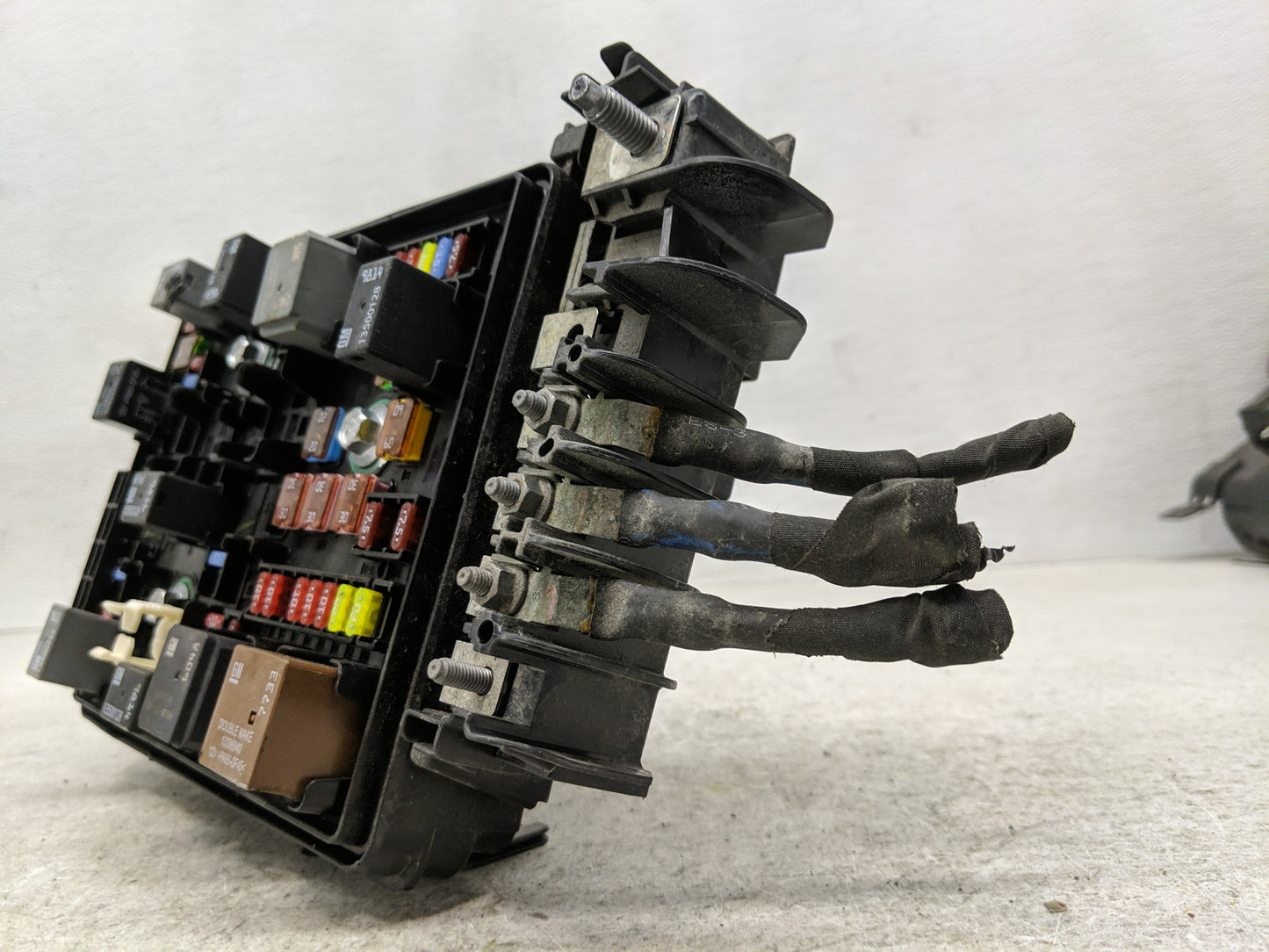 2016-2017 Chevrolet Equinox Fusebox Fuse Box Panel Relay Module P/N:23246682 Fits Fits 2016 2017 OEM Used Auto Parts - Oemus