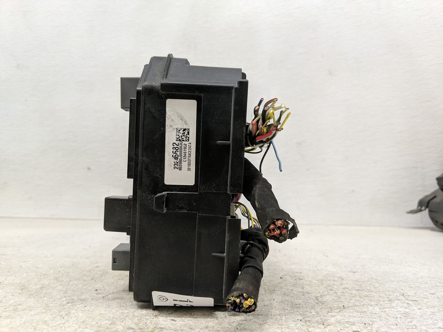 2016-2017 Chevrolet Equinox Fusebox Fuse Box Panel Relay Module P/N:23246682 Fits Fits 2016 2017 OEM Used Auto Parts - Oemus
