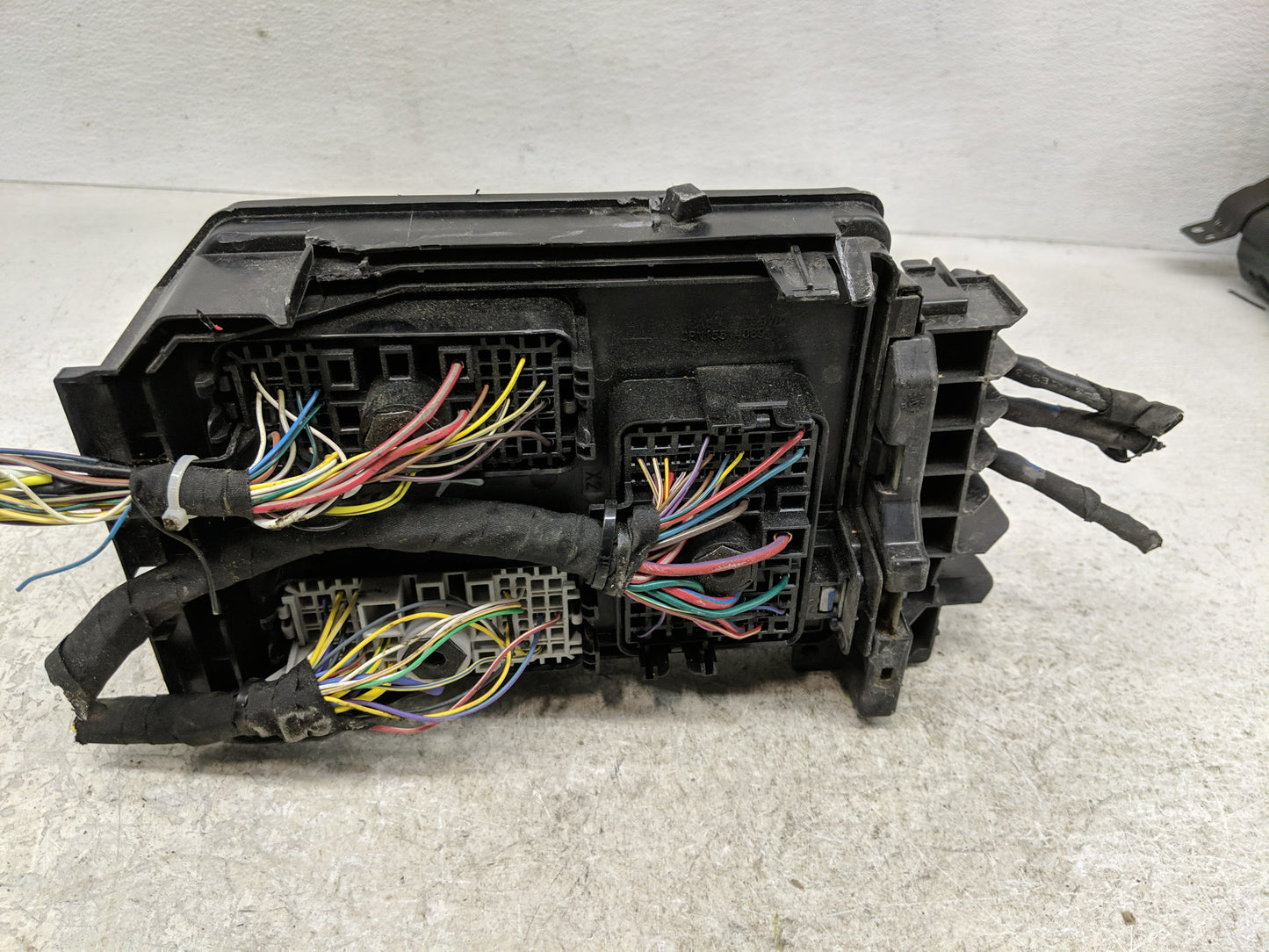 2016-2017 Chevrolet Equinox Fusebox Fuse Box Panel Relay Module P/N:23246682 Fits Fits 2016 2017 OEM Used Auto Parts - Oemus