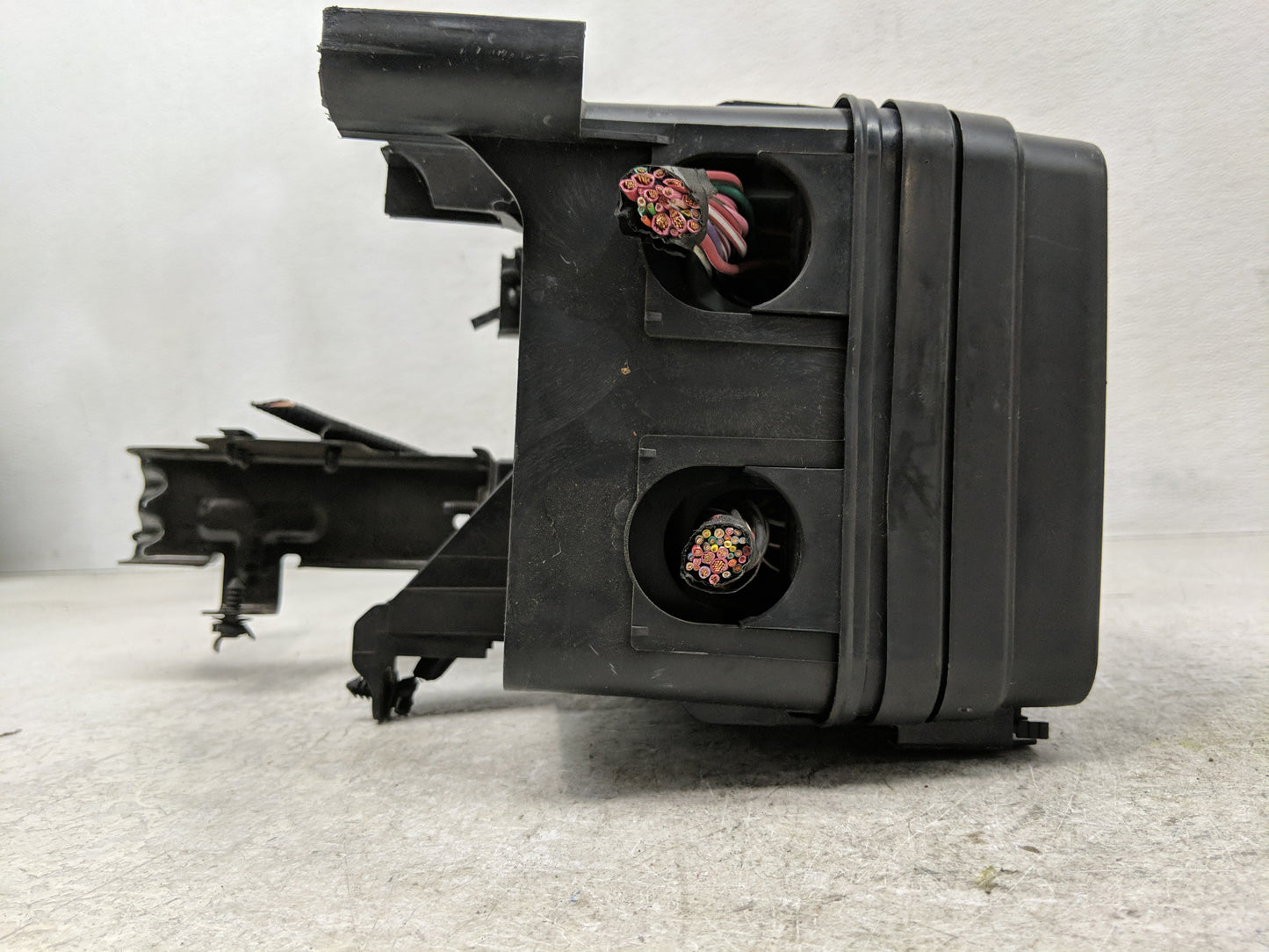 2016-2017 Chevrolet Equinox Fusebox Fuse Box Panel Relay Module P/N:84080470 01 Fits Fits 2016 2017 OEM Used Auto Parts - Oe