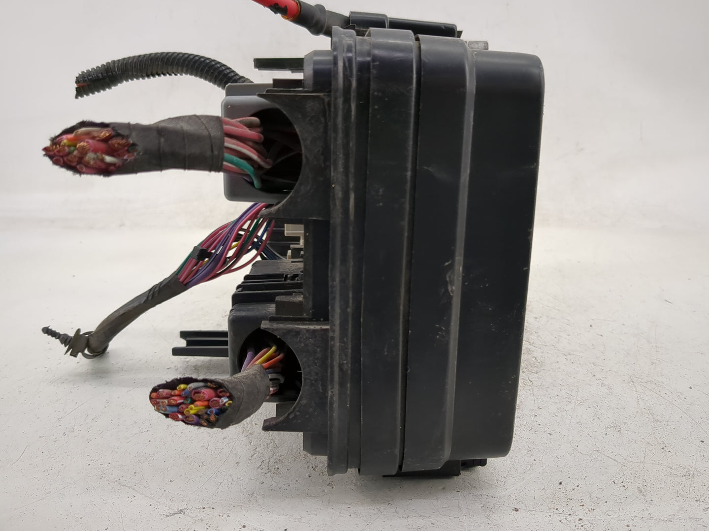 2016-2017 Chevrolet Equinox Fusebox Fuse Box Panel Relay Module P/N:84080470 01 Fits Fits 2016 2017 OEM Used Auto Parts - Oe