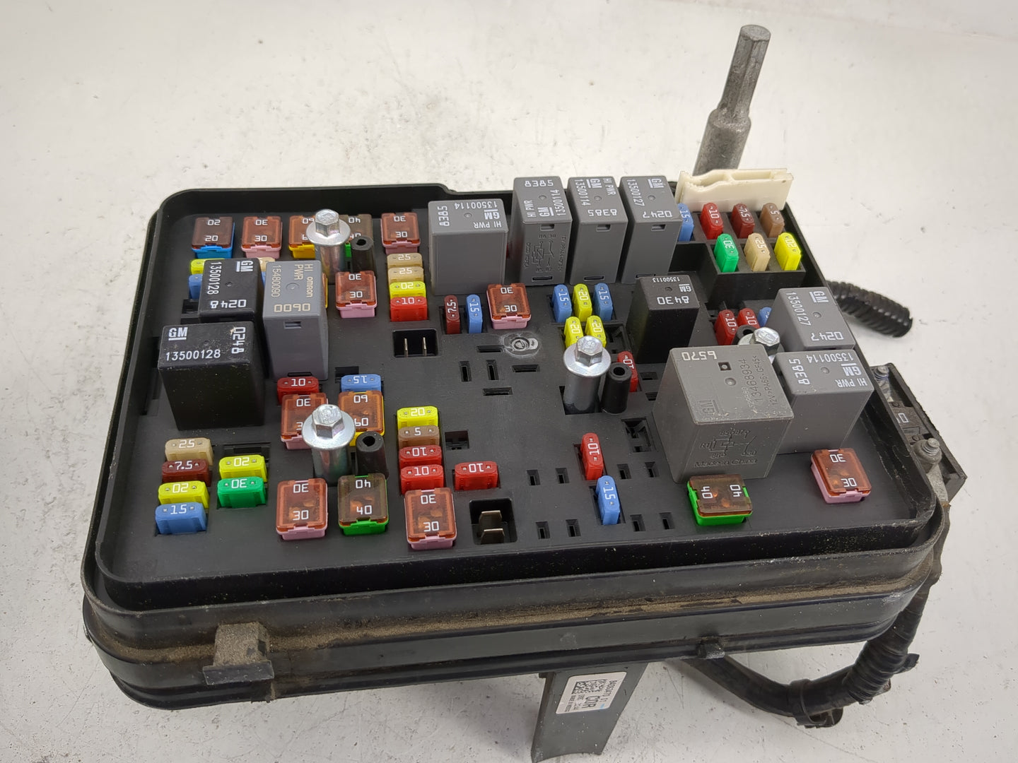 2016-2017 Chevrolet Equinox Fusebox Fuse Box Panel Relay Module P/N:84080470 01 Fits Fits 2016 2017 OEM Used Auto Parts - Oe