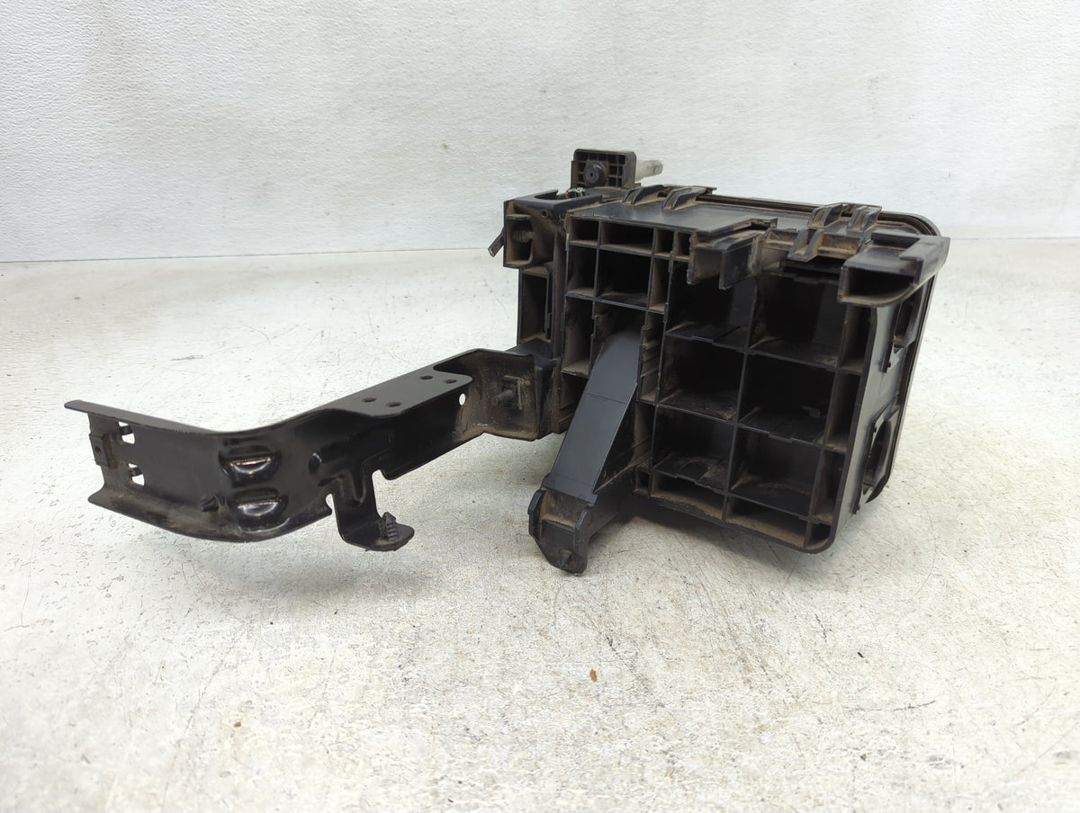 2016-2017 Chevrolet Equinox Fusebox Fuse Box Panel Relay Module P/N:22922727 84080470 01 Fits Fits 2016 2017 OEM Used Auto P