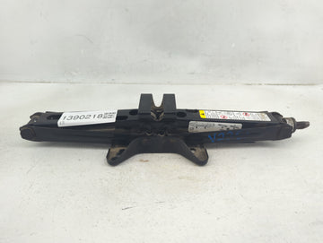 2017 Chevrolet Equinox Spare Scissor Car Jack - Oemusedautoparts1.com