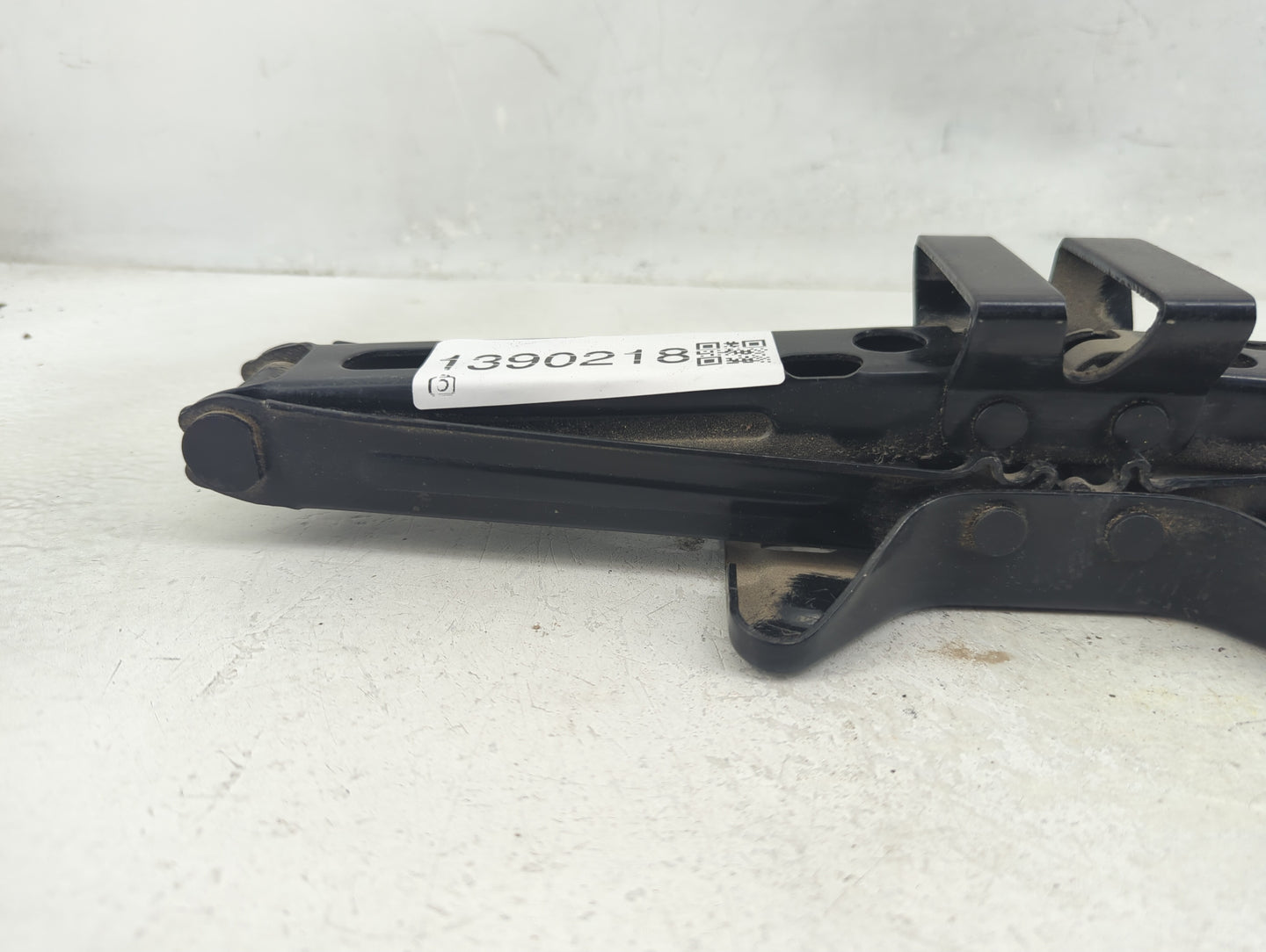 2017 Chevrolet Equinox Spare Scissor Car Jack 1390218 - Oemusedautoparts1.com