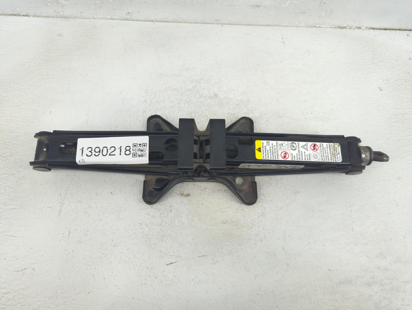 2017 Chevrolet Equinox Spare Scissor Car Jack - Oemusedautoparts1.com