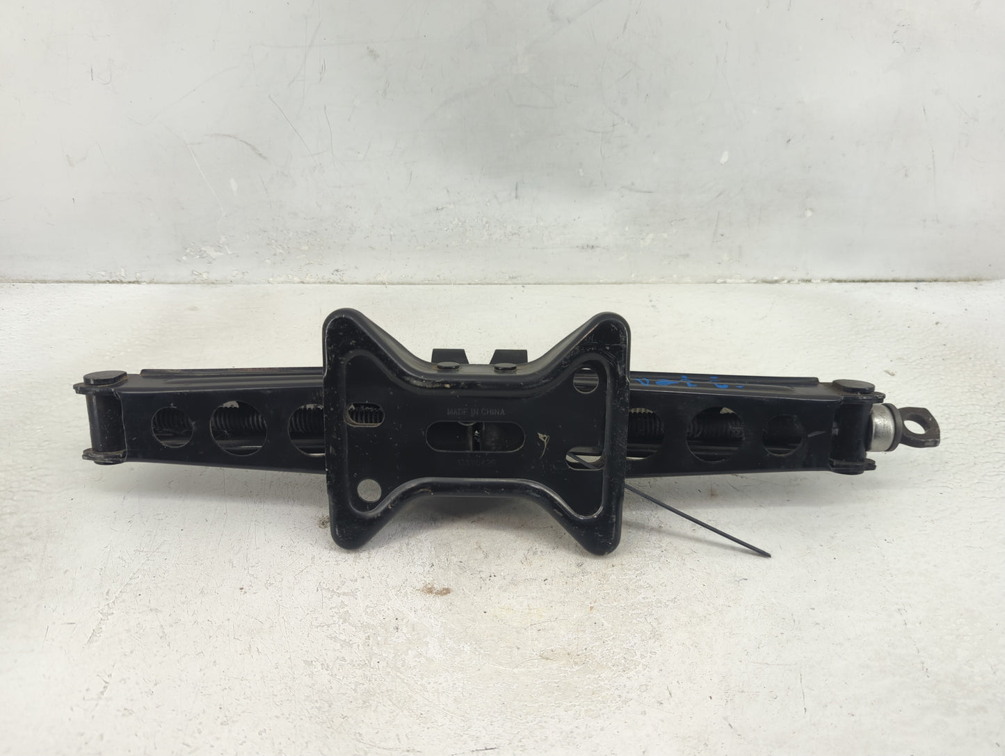 2017 Chevrolet Equinox Spare Scissor Car Jack - Oemusedautoparts1.com