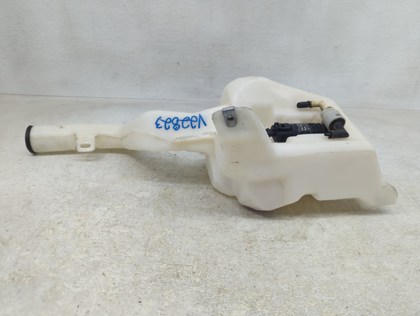 2017-2017 Chevrolet Equinox Windshield Washer Fluid Reservoir Bottle Oem - Oemusedautoparts1.com