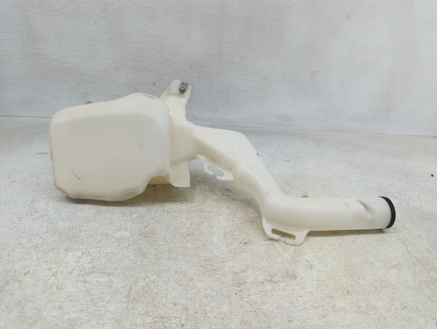 2017-2017 Chevrolet Equinox Windshield Washer Fluid Reservoir Bottle Oem - Oemusedautoparts1.com