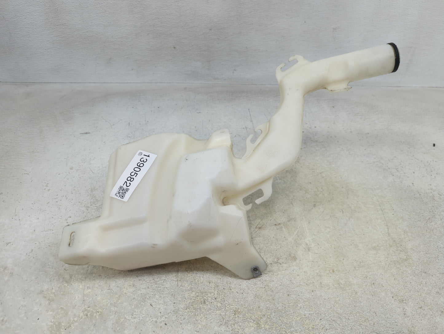2017-2017 Chevrolet Equinox Windshield Washer Fluid Reservoir Bottle Oem - Oemusedautoparts1.com
