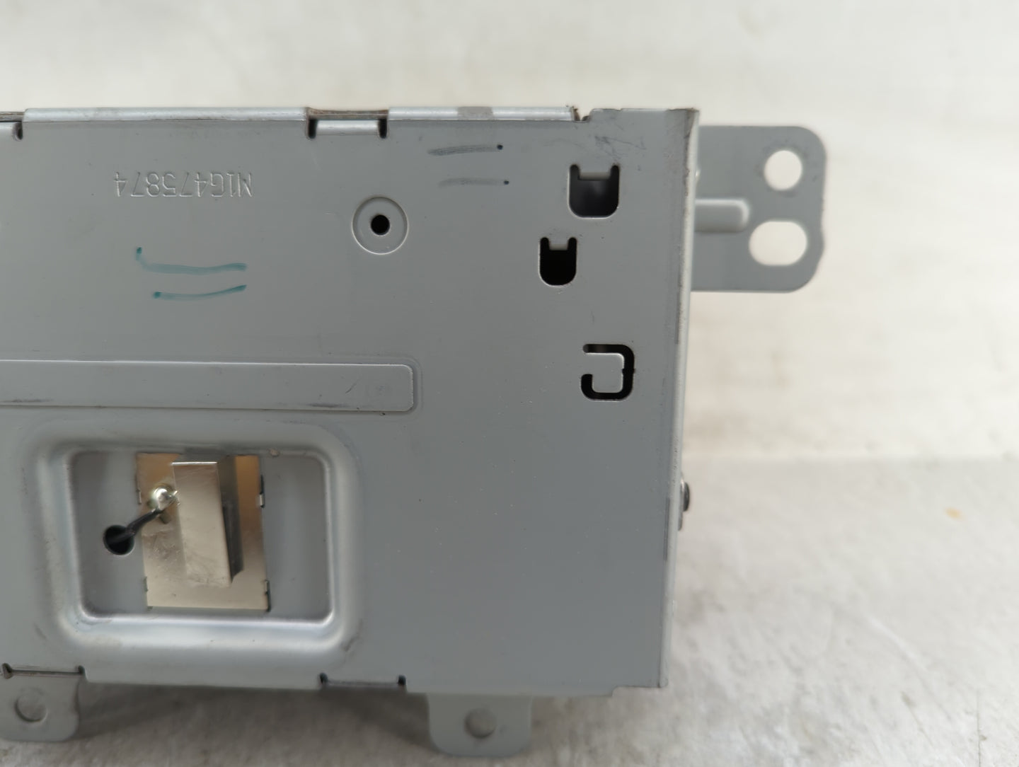 2016-2017 Chevrolet Equinox Radio AM FM Cd Player Receiver Replacement P/N:84064074 Fits Fits 2016 2017 OEM Used Auto Parts 
