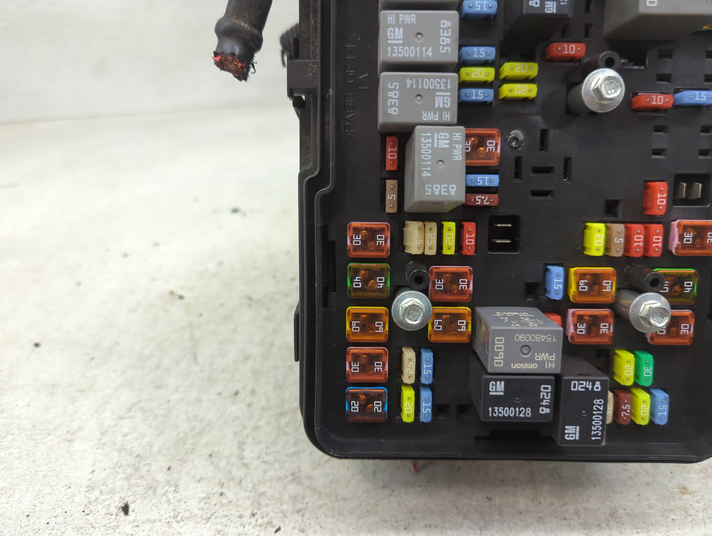 2016-2017 Chevrolet Equinox Fusebox Fuse Box Panel Relay Module P/N:13500127 13500114, 13500113, 13468934 Fits Fits 2016 201