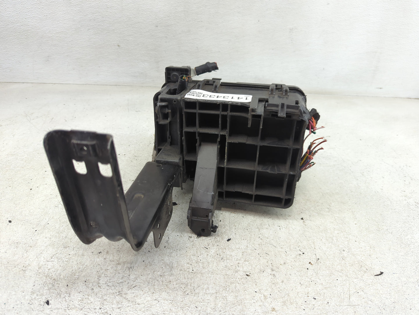 2016-2017 Chevrolet Equinox Fusebox Fuse Box Panel Relay Module P/N:13500127 13500114, 13500113, 13468934 Fits Fits 2016 201