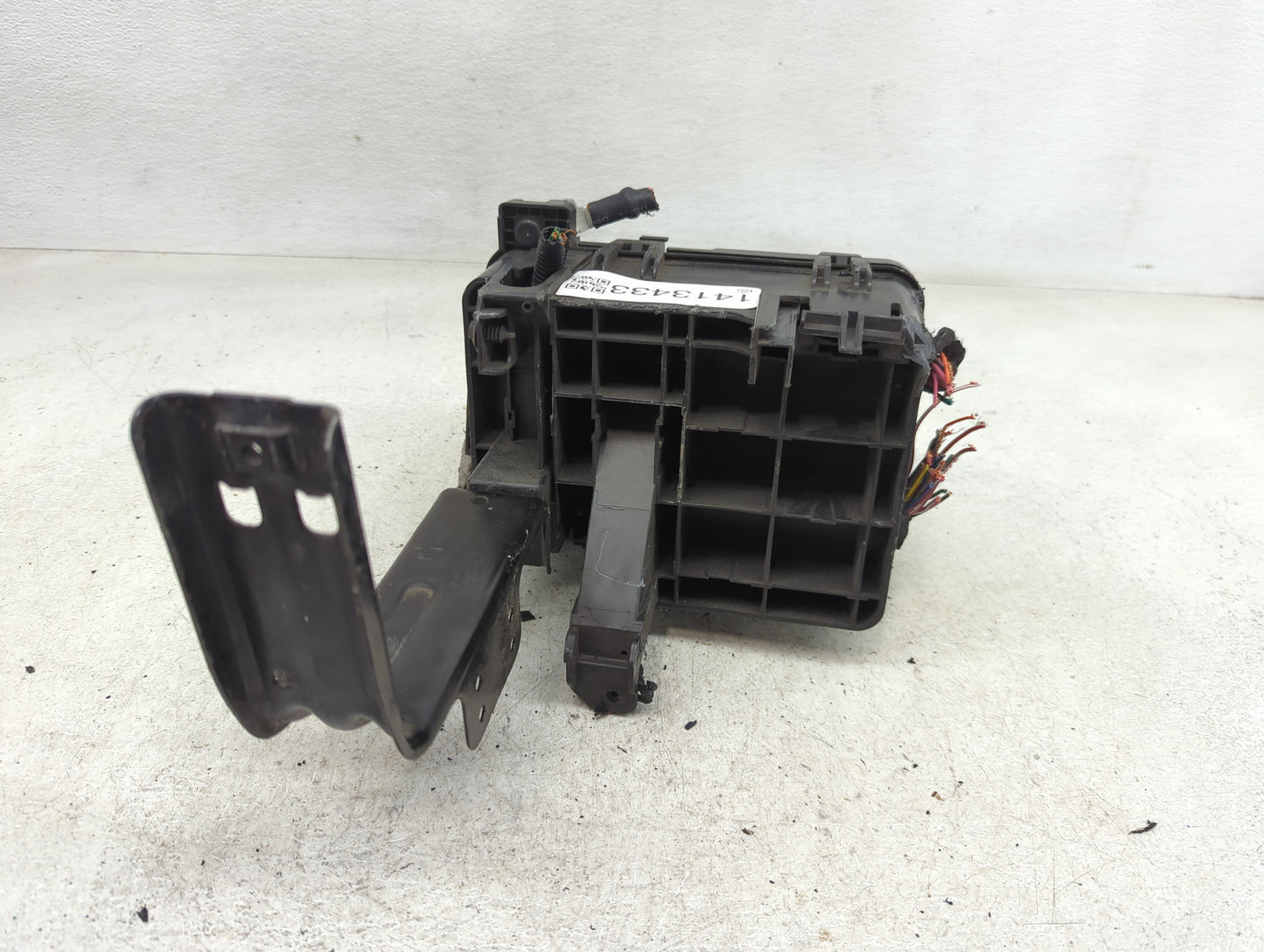 2016-2017 Chevrolet Equinox Fusebox Fuse Box Panel Relay Module P/N:13500127 13500114, 13500113, 13468934 Fits Fits 2016 201