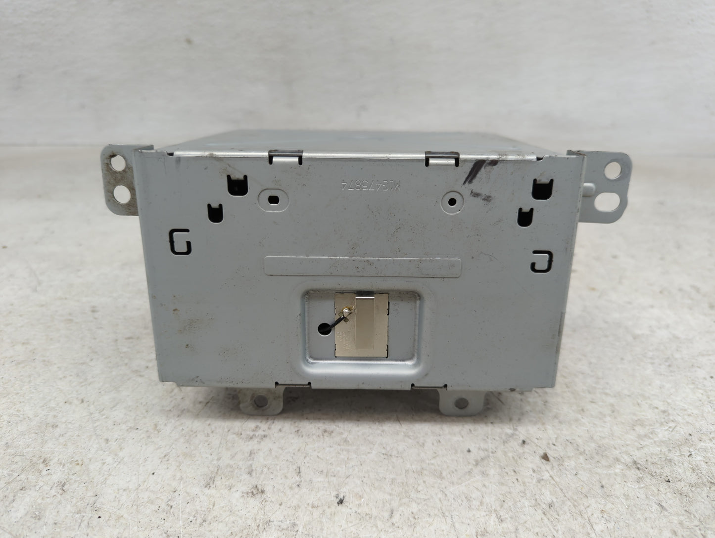 2016-2017 Chevrolet Equinox Radio AM FM Cd Player Receiver Replacement P/N:84064074 Fits Fits 2016 2017 OEM Used Auto Parts 