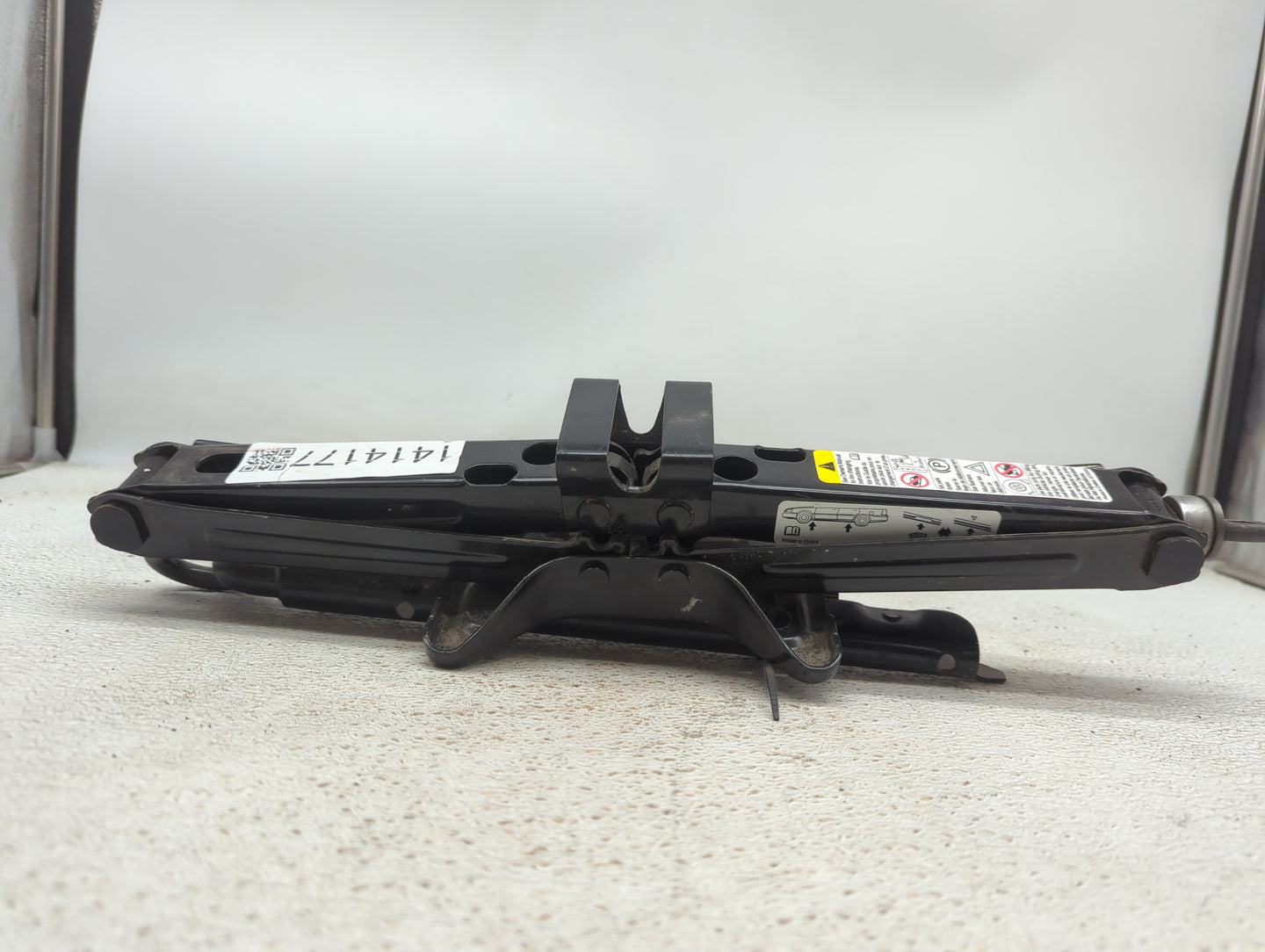 2017 Chevrolet Equinox Spare Scissor Car Jack - Oemusedautoparts1.com