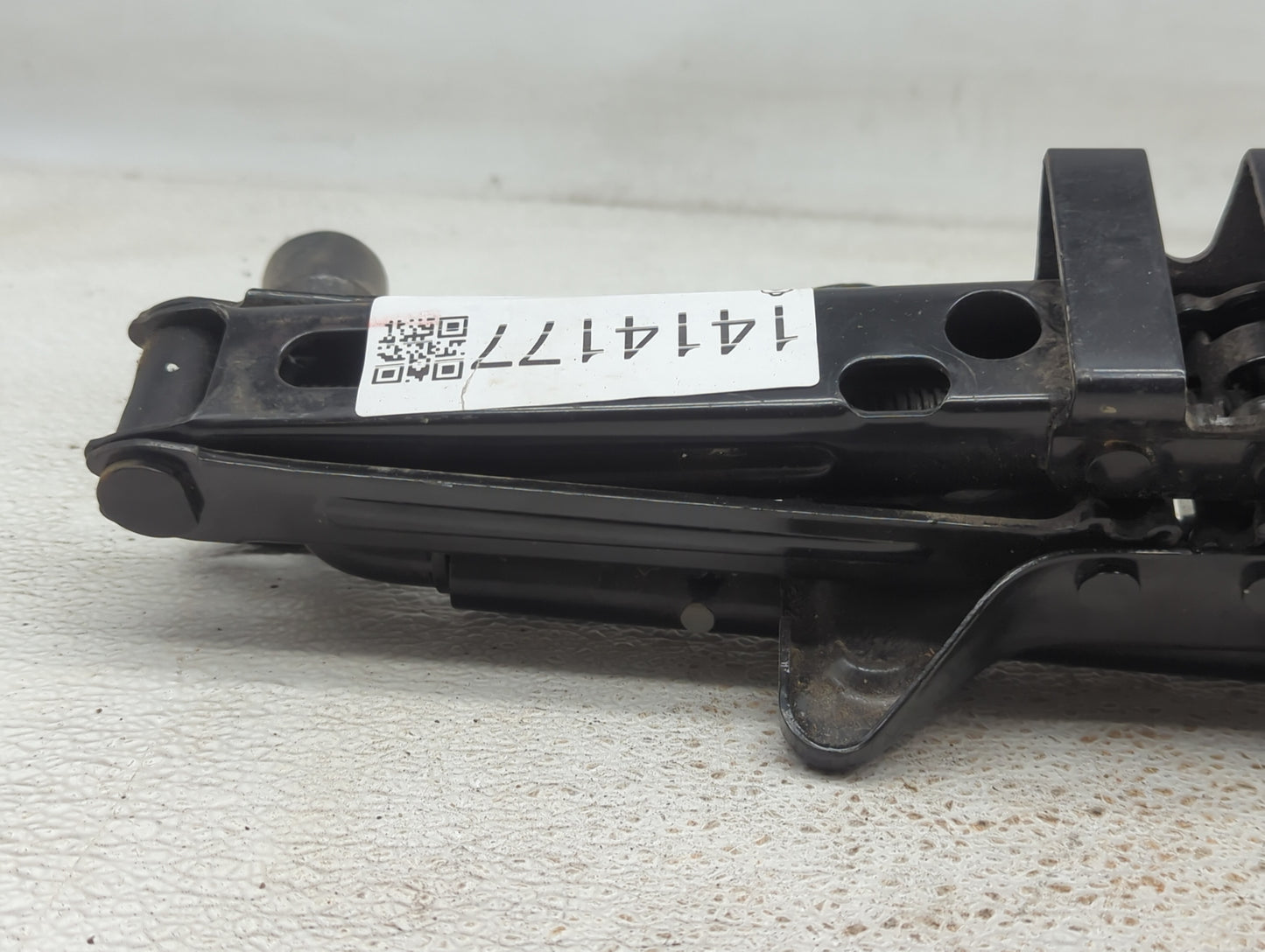2017 Chevrolet Equinox Spare Scissor Car Jack - Oemusedautoparts1.com
