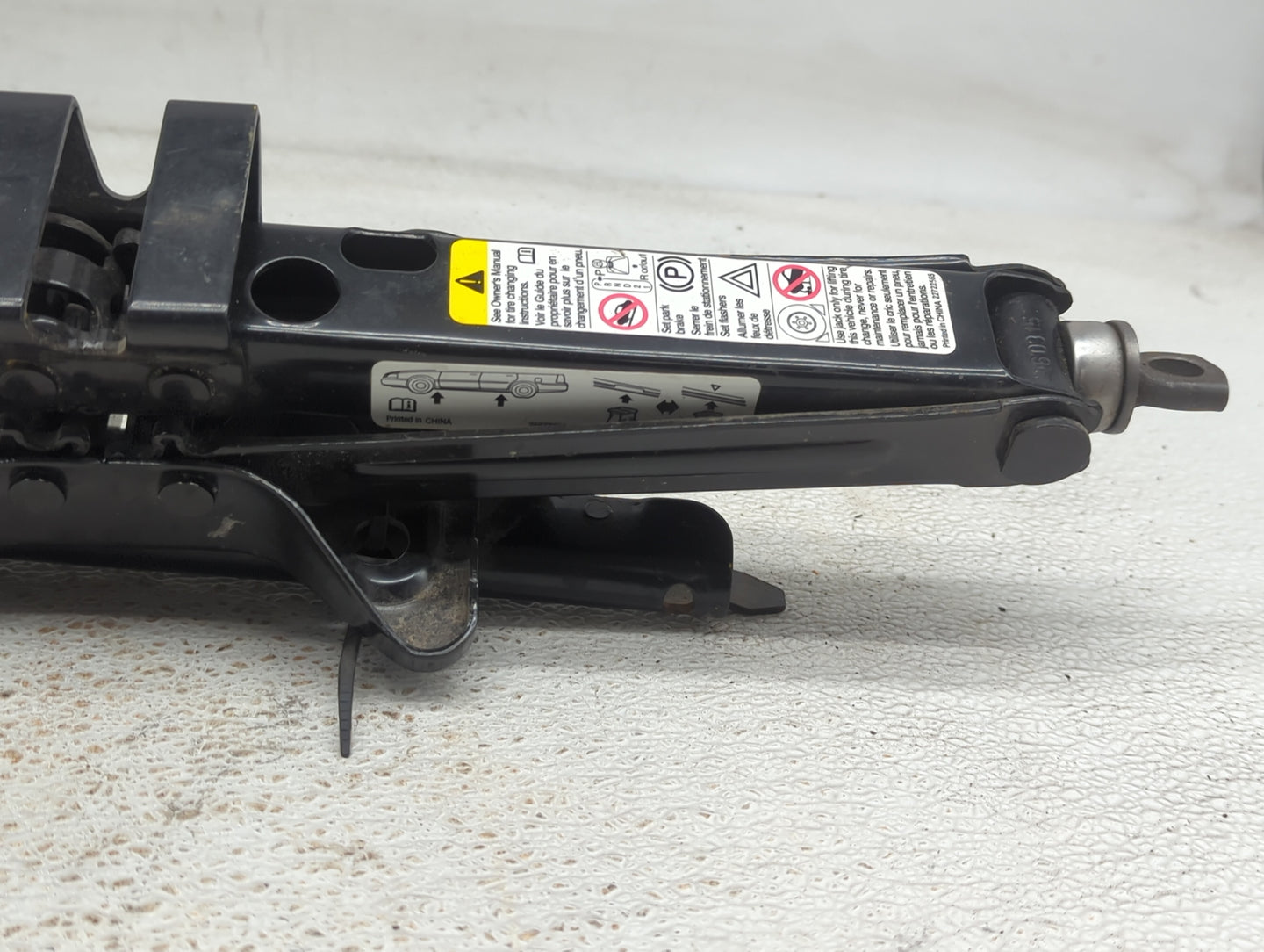 2017 Chevrolet Equinox Spare Scissor Car Jack - Oemusedautoparts1.com