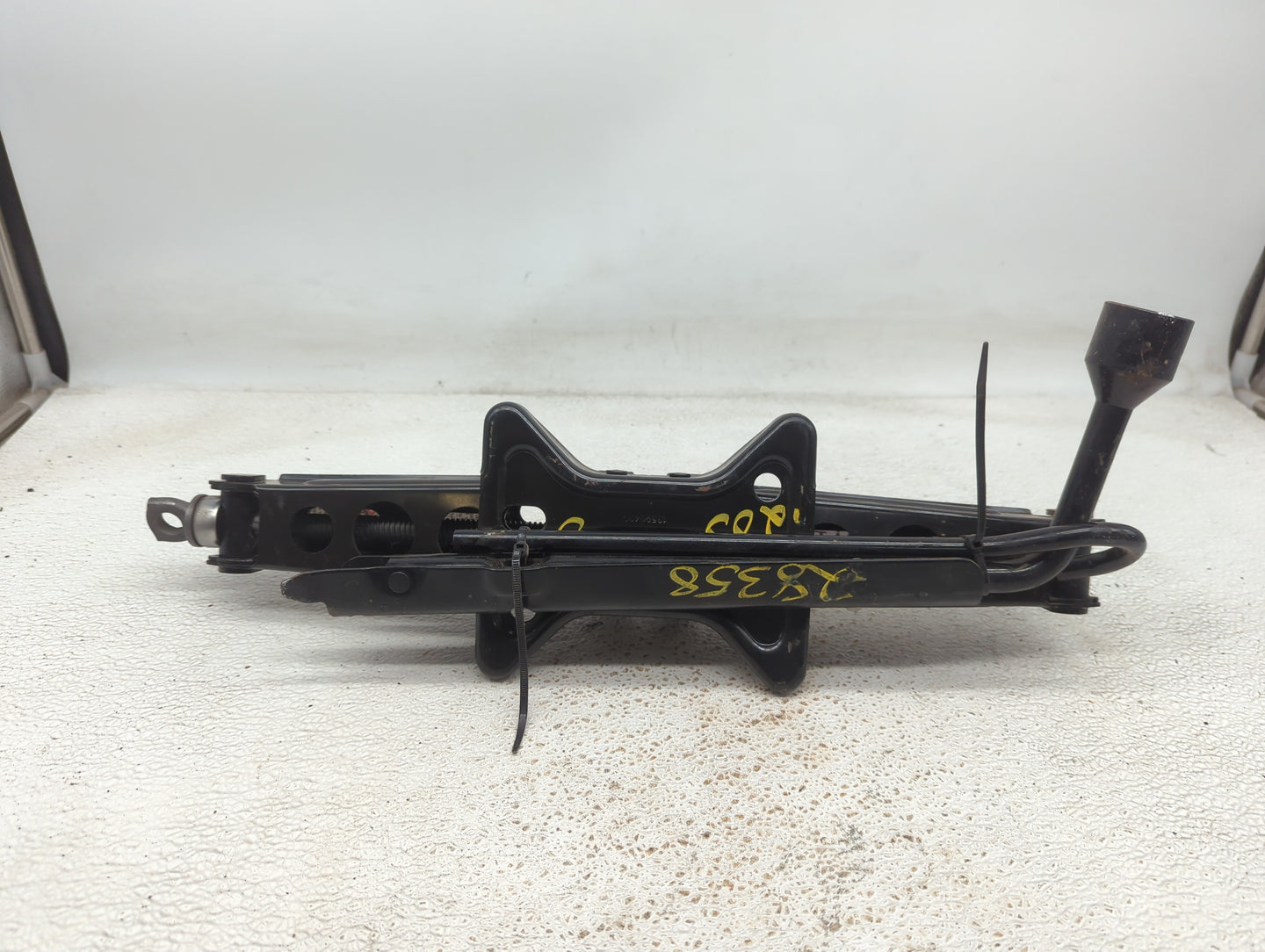 2017 Chevrolet Equinox Spare Scissor Car Jack - Oemusedautoparts1.com