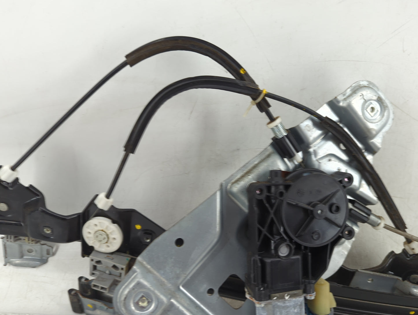 2012-2017 Chevrolet Equinox Used Driver Left Front Window Regulator - Oemusedautoparts1.com