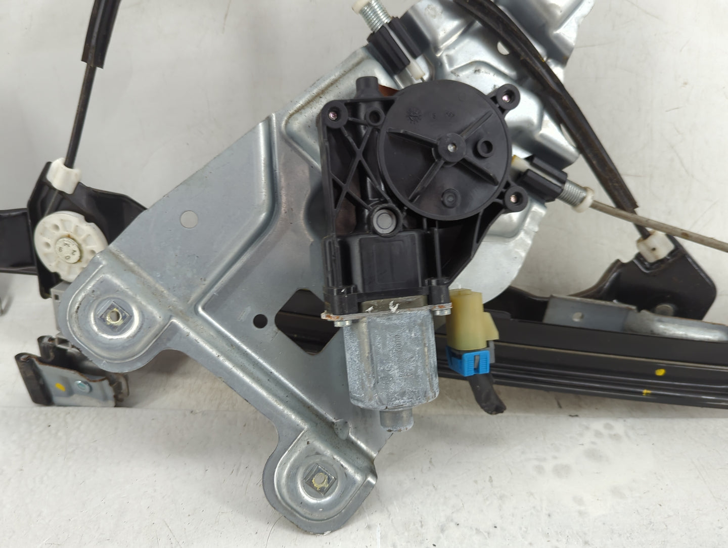 2012-2017 Chevrolet Equinox Used Driver Left Front Window Regulator - Oemusedautoparts1.com