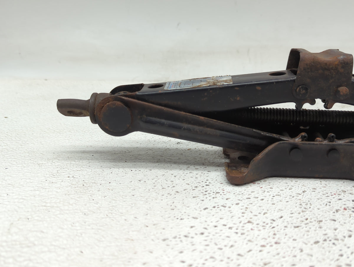 2017 Chevrolet Equinox Spare Scissor Car Jack 1415679 - Oemusedautoparts1.com