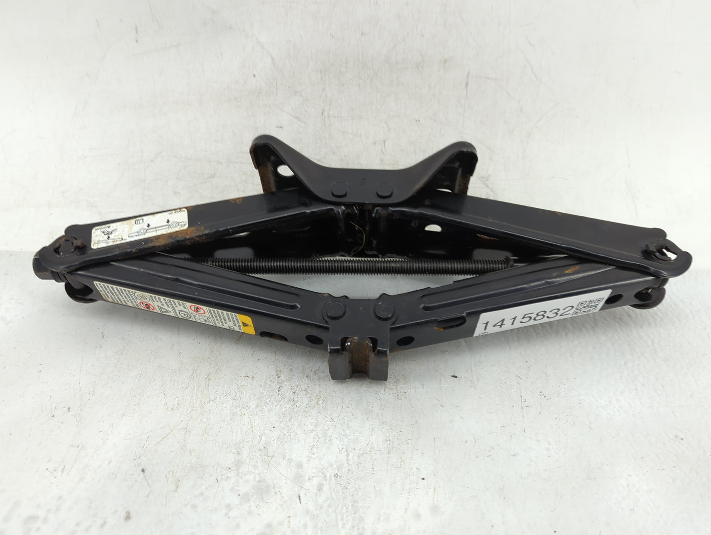 2017 Chevrolet Equinox Spare Scissor Car Jack - Oemusedautoparts1.com
