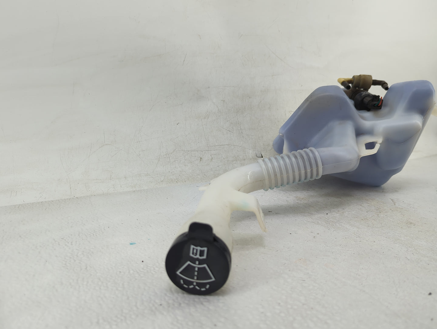 2010-2017 Chevrolet Equinox Windshield Washer Fluid Reservoir Bottle Oem - Oemusedautoparts1.com