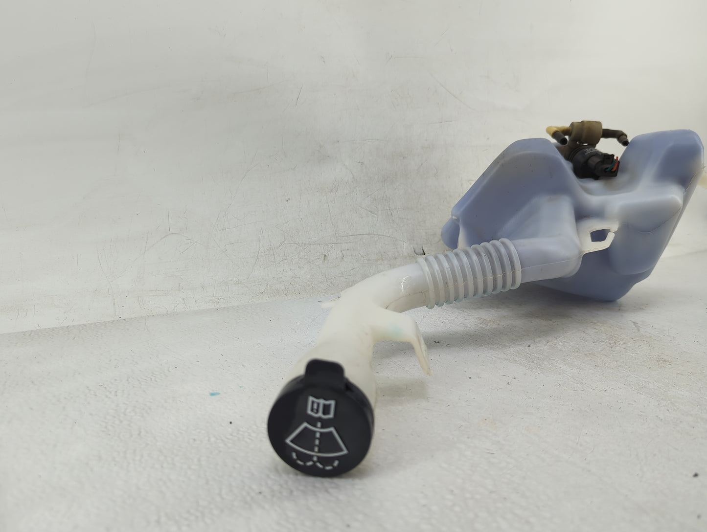 2010-2017 Chevrolet Equinox Windshield Washer Fluid Reservoir Bottle Oem - Oemusedautoparts1.com