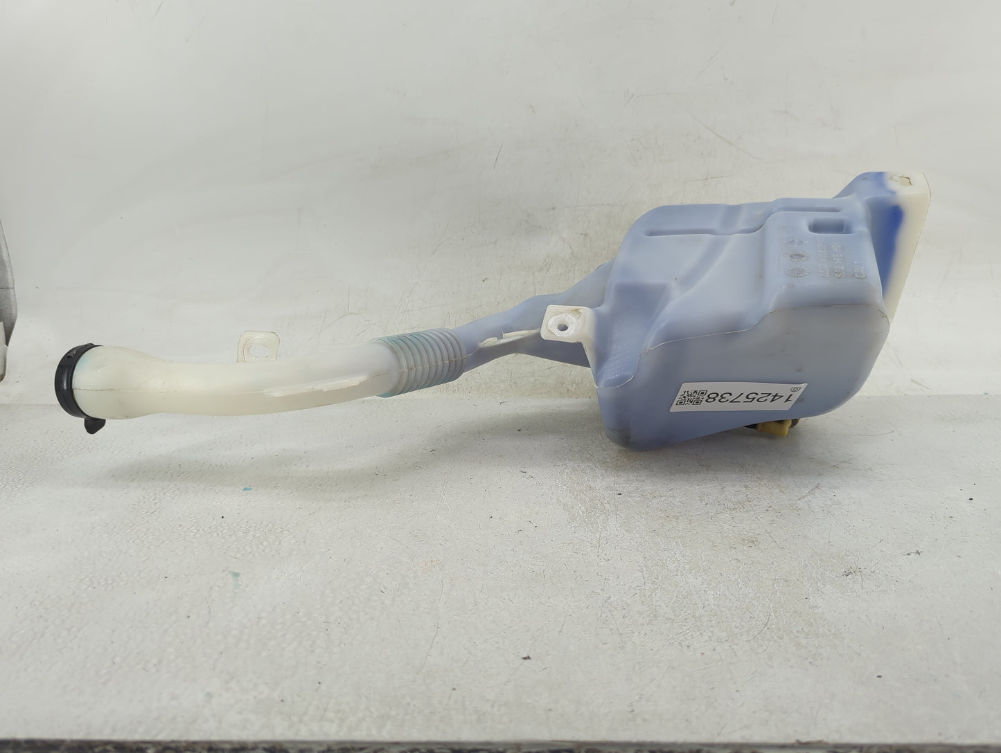 2010-2017 Chevrolet Equinox Windshield Washer Fluid Reservoir Bottle Oem - Oemusedautoparts1.com
