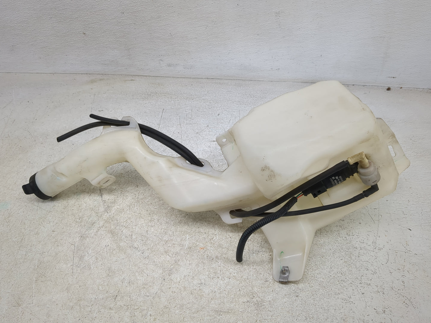 2017-2017 Chevrolet Equinox Windshield Washer Fluid Reservoir Bottle Oem - Oemusedautoparts1.com