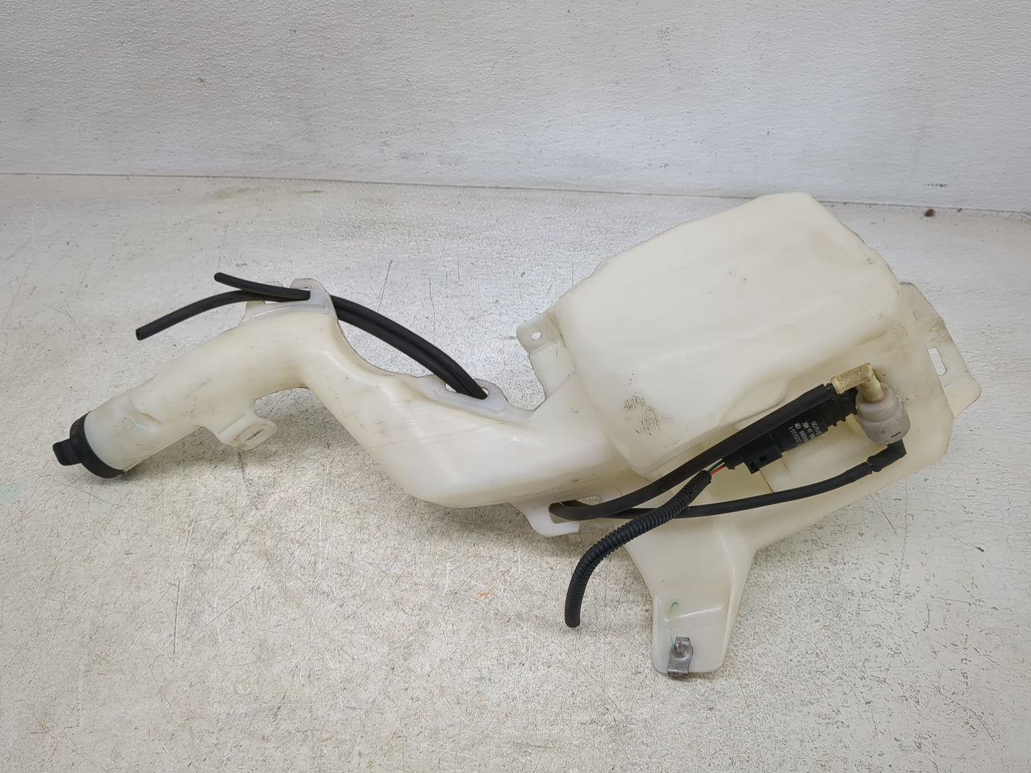 2017-2017 Chevrolet Equinox Windshield Washer Fluid Reservoir Bottle Oem - Oemusedautoparts1.com