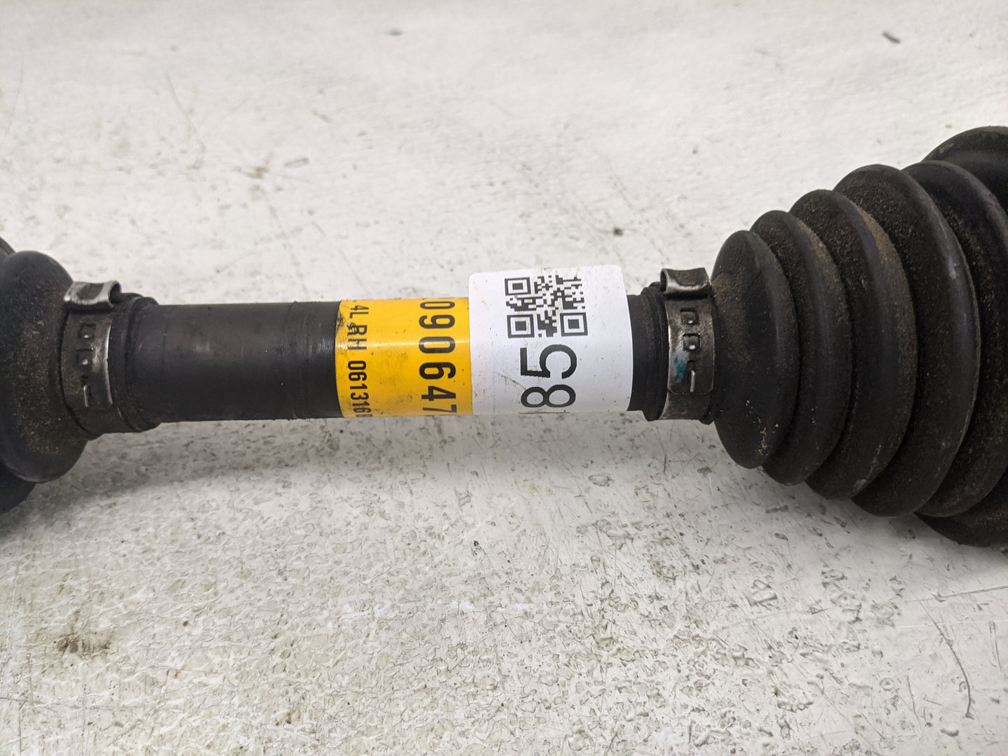 2010-2017 Chevrolet Equinox Axle Shaft Front Passenger Cv C/v - Oemusedautoparts1.com