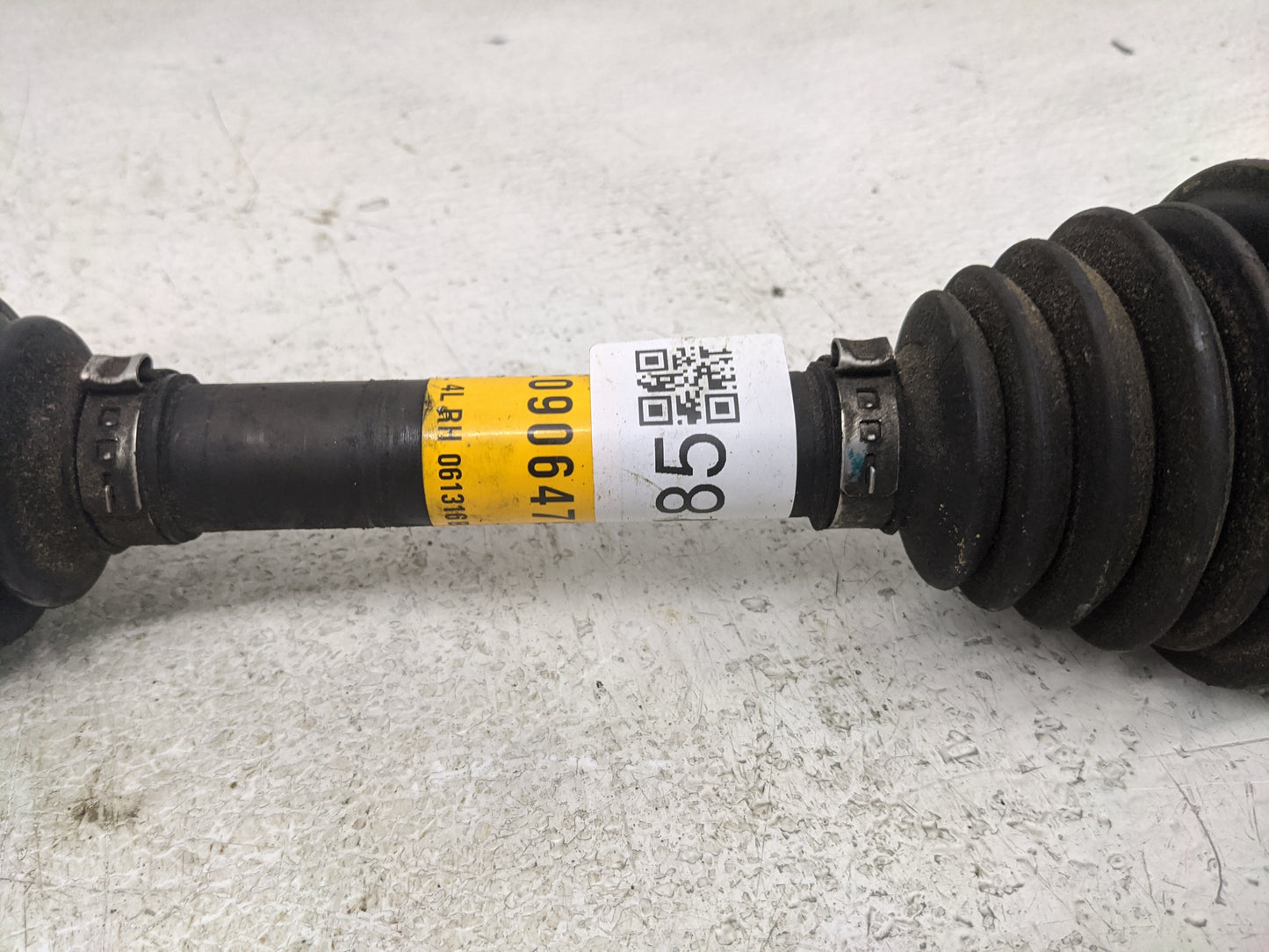 2010-2017 Chevrolet Equinox Axle Shaft Front Passenger Cv C/v - Oemusedautoparts1.com