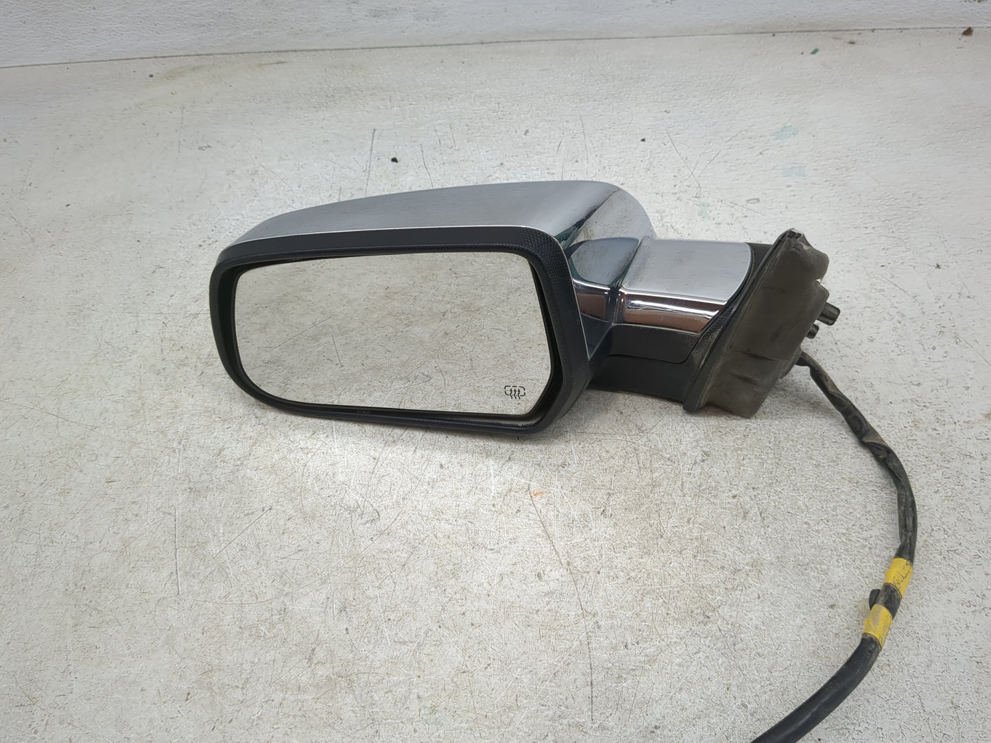 2015-2017 Chevrolet Equinox Driver Side View Mirror - Left Door Mirror OEM Used - Oemusedautoparts1.com
