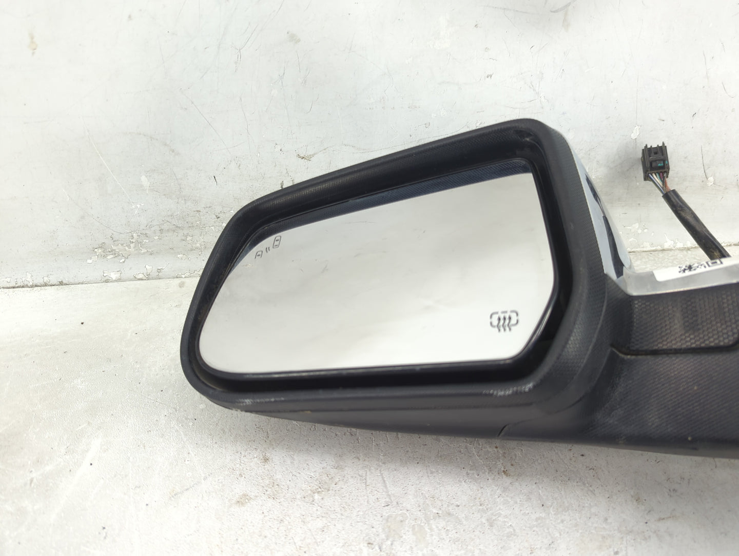 2016-2017 Chevrolet Equinox Driver Side View Mirror - Left Door Mirror OEM Used - Oemusedautoparts1.com