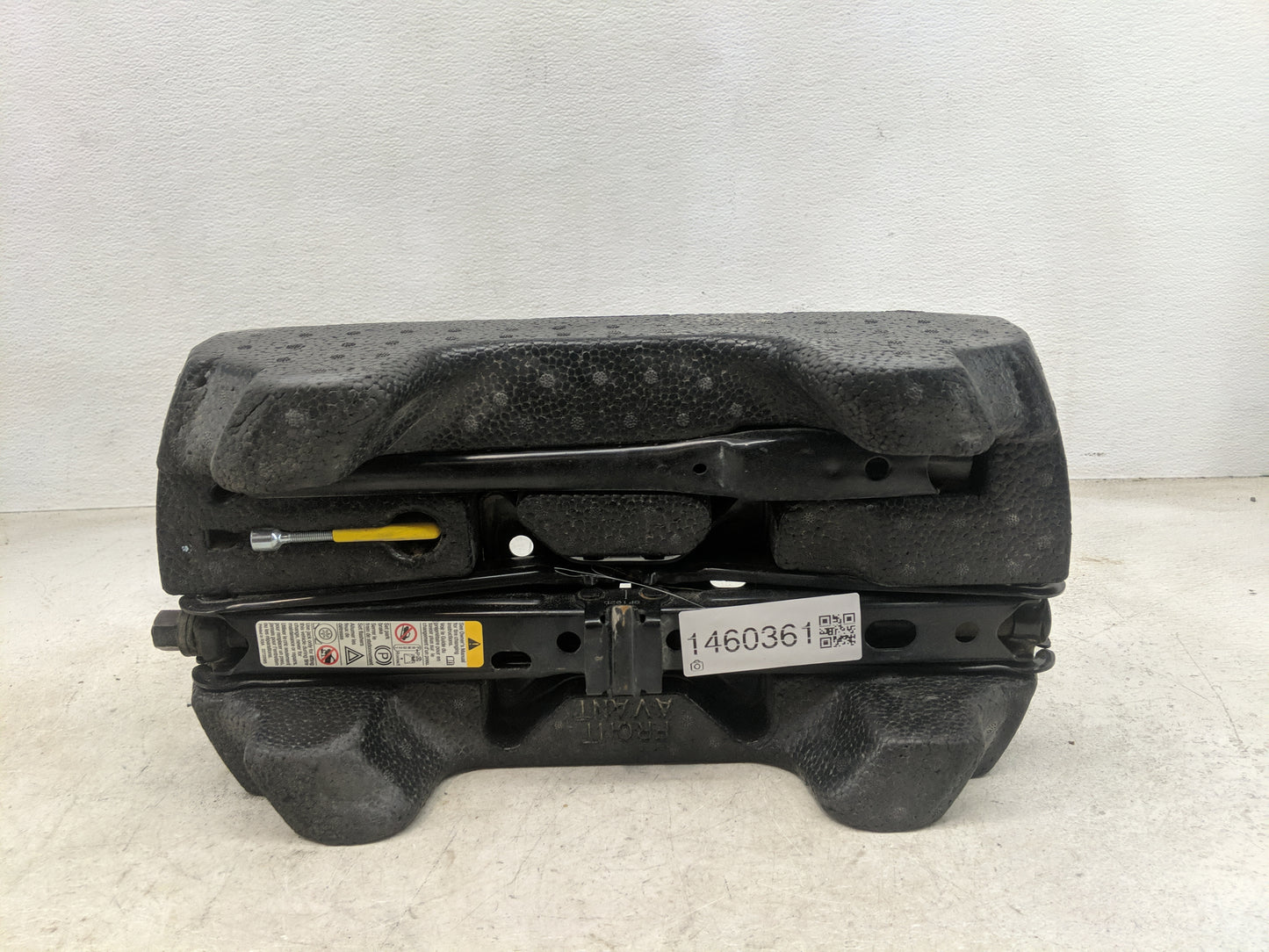 2017 Chevrolet Equinox Spare Scissor Car Jack Black - Oemusedautoparts1.com