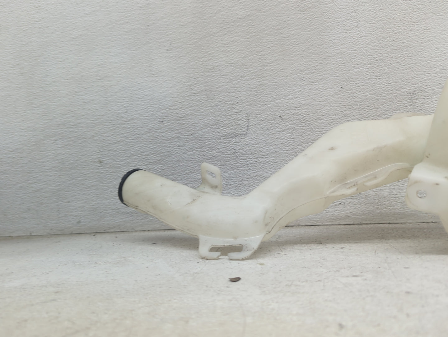 2017-2017 Chevrolet Equinox Windshield Washer Fluid Reservoir Bottle Oem 1474084 - Oemusedautoparts1.com