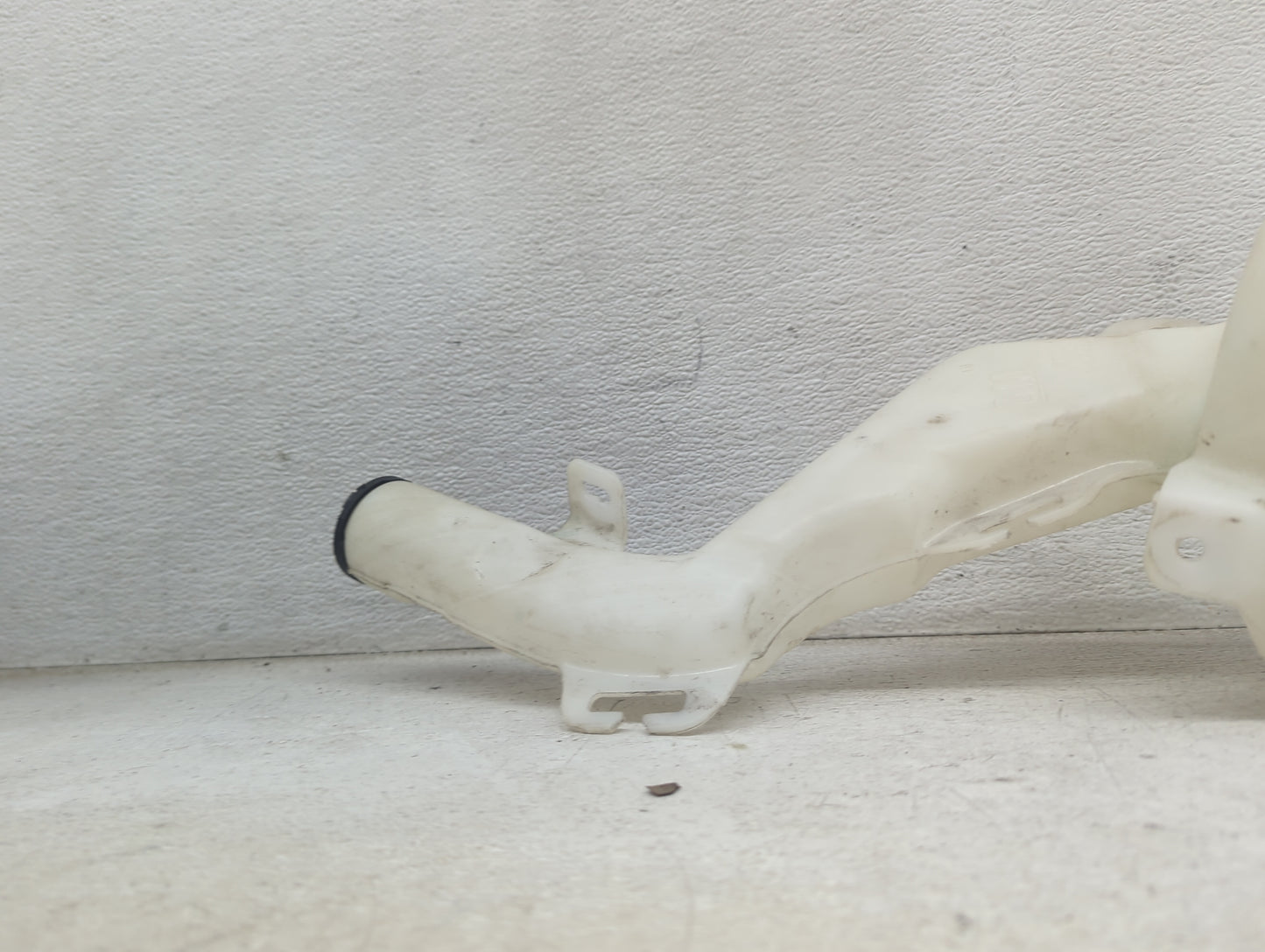 2017-2017 Chevrolet Equinox Windshield Washer Fluid Reservoir Bottle Oem 1474084 - Oemusedautoparts1.com